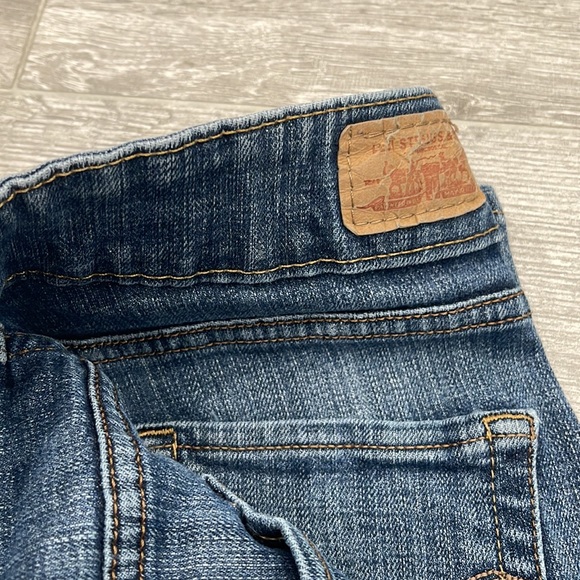 D- Levi’s Slender Straight 526 Jeans - Picture 6 of 9